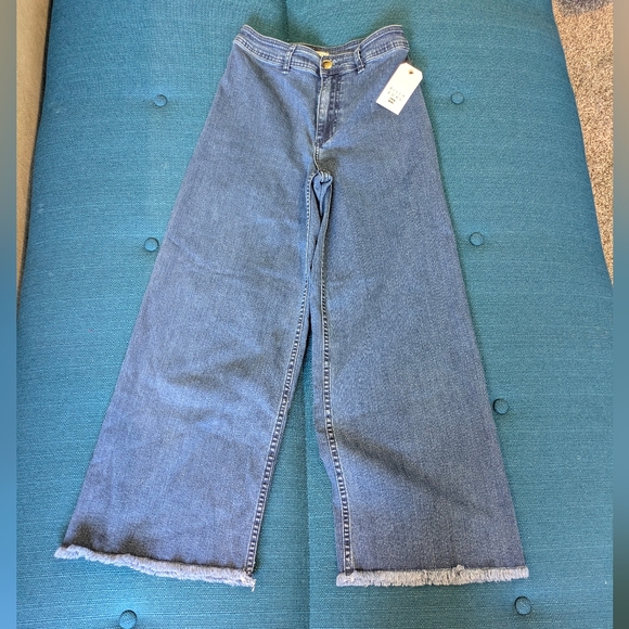 Billabong Women's Free Fall Cropped Jeans - Picture 4 of 11